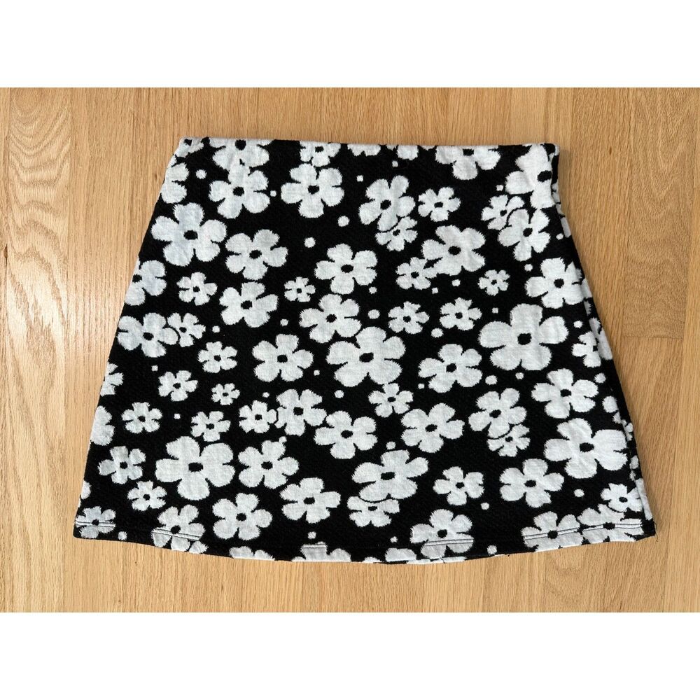 Urban Outfitters Clara Black and White Floral Knit Mini Skirt size Small